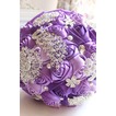 Décoration perle violet diamond wedding mariage photo mise en page créative tenant des fleurs