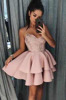 Robe de Cocktail Courte Satin Glamour Sans Manches A-ligne Couvert de Dentelle