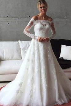 Robe de mariée Manche Longue Soie Couvert de Dentelle Train de balayage