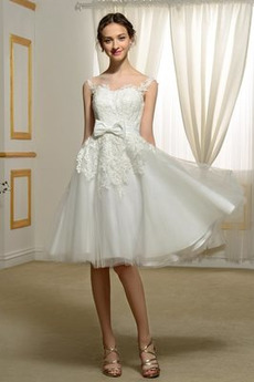 Robe de mariée Couvert de Dentelle Poire Longueur Genou Appliques