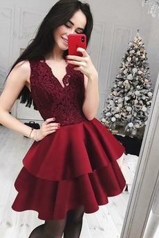 Robe de Cocktail Courte Glamour a ligne Ruchés Plongeants Couvert de Dentelle