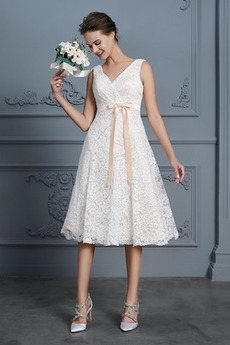 Robe de mariée Glamour Longueur Genou Col en V De plein air Nœud à Boucles