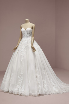 Robe de mariée Hiver Col en Cœur Tulle Zip a ligne Traîne chapelle