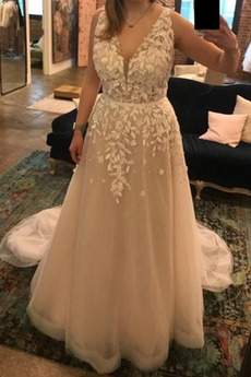 Robe de mariée Été Col en V Pomme Col en V Foncé Couvert de Dentelle