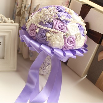Fleurs prendre main perle de diamant violet thème mariage mariée bouquet de roses - Page 1