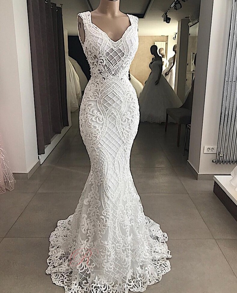 Image: https://www.robechics.com/p/a-j1fa1pa9n9-e2/robe-de-mariee-appliques-longueur-ras-du-sol-classique-naturel-taille.jpg