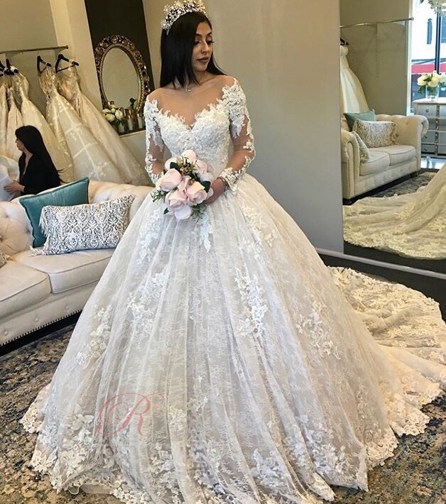 Image: https://www.robechics.com/p/a-ws7pokh3j-e2/robe-de-mariee-formelle-fermeture-eclair-manche-longue-naturel-taille.jpg Robe de marie Grande taille